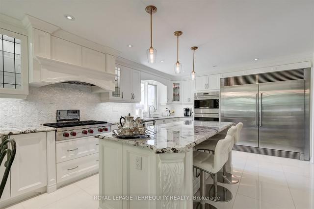11 Blaketon Rd, House detached with 4 bedrooms, 3 bathrooms and 6 parking in Toronto ON | Image 4