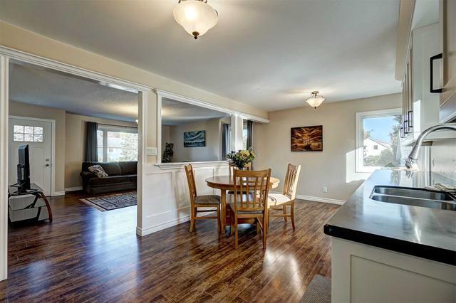 262 Crawford St, House detached with 3 bedrooms, 2 bathrooms and 13 parking in Barrie ON | Image 2