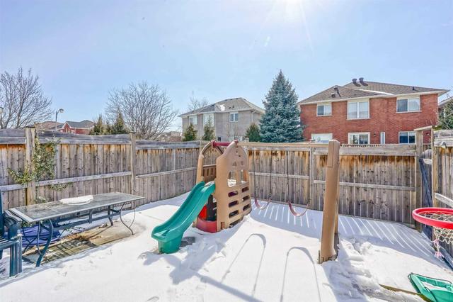 6 Brisbane Crt, Townhouse with 3 bedrooms, 3 bathrooms and 1 parking in Brampton ON | Image 19