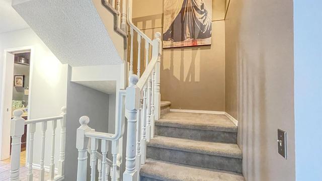 316 Coachway Lane Sw, Home with 3 bedrooms, 2 bathrooms and 2 parking in Calgary AB | Image 12