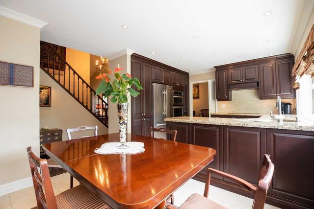 700 Nautalex Crt, House detached with 4 bedrooms, 4 bathrooms and 8 parking in Mississauga ON | Image 3