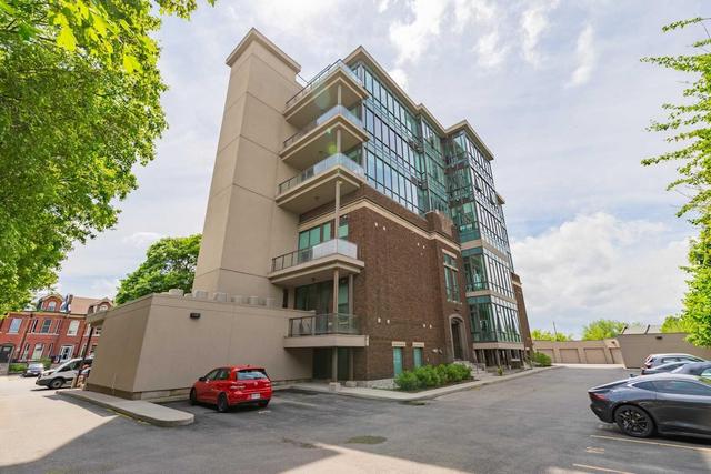 101 - 50 Murray St W, Condo with 2 bedrooms, 1 bathrooms and 1 parking in Hamilton ON | Image 1