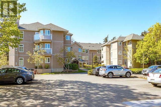 207c - 4678 Elk Lake Dr, Condo with 2 bedrooms, 2 bathrooms and 1 parking in Saanich BC | Image 2