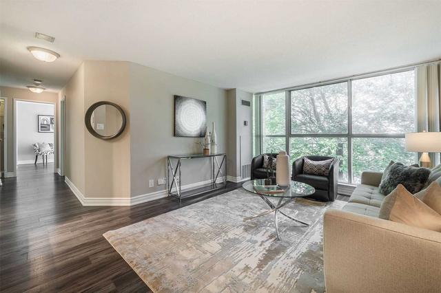 201 - 25 Trailwood Dr, Condo with 2 bedrooms, 2 bathrooms and 1 parking in Mississauga ON | Image 3