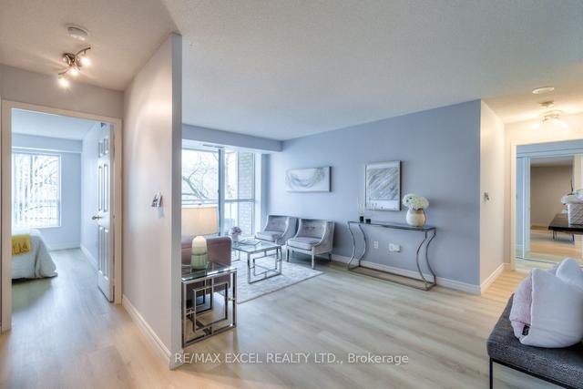 208 - 39 Pemberton Ave, Condo with 2 bedrooms, 2 bathrooms and 1 parking in Toronto ON | Image 9