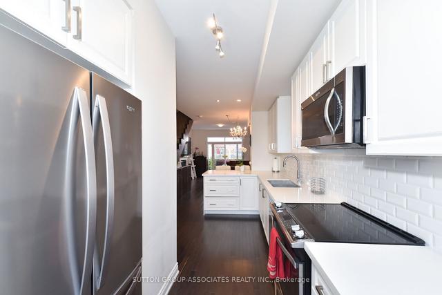 3 - 189 Norseman St, Townhouse with 3 bedrooms, 3 bathrooms and 2 parking in Toronto ON | Image 3