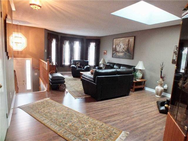 128 Crompton Dr, House detached with 3 bedrooms, 2 bathrooms and 4 parking in Barrie ON | Image 8