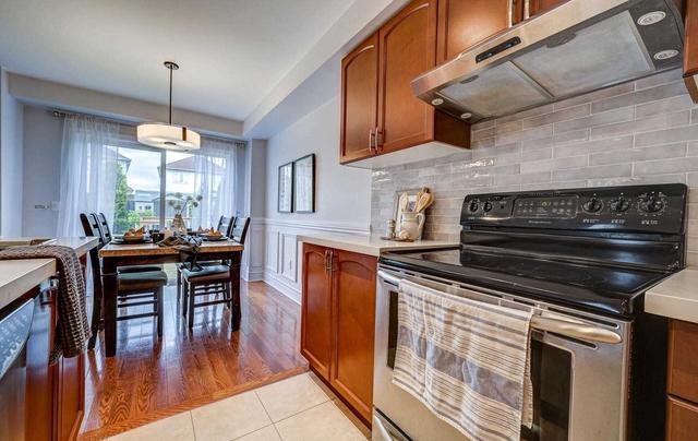 80 Bathgate Cres, House detached with 3 bedrooms, 3 bathrooms and 3 parking in Clarington ON | Image 2