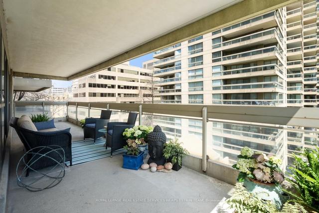 607 - 63 St Clair Ave W, Condo with 2 bedrooms, 2 bathrooms and 2 parking in Toronto ON | Image 31