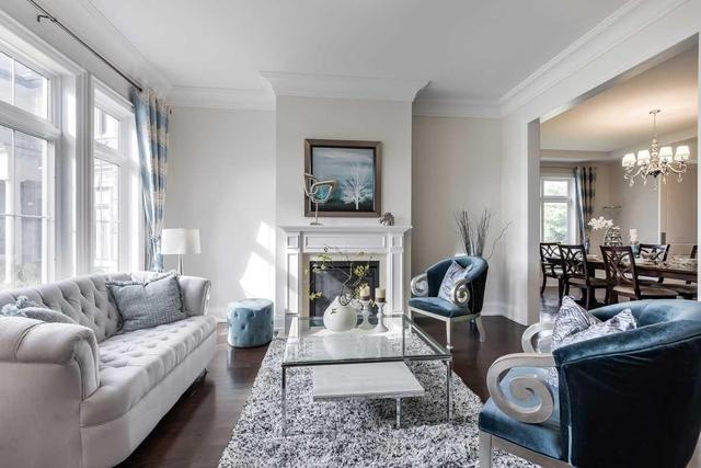 17 Francesco Crt, House detached with 4 bedrooms, 5 bathrooms and 4 parking in Markham ON | Image 3