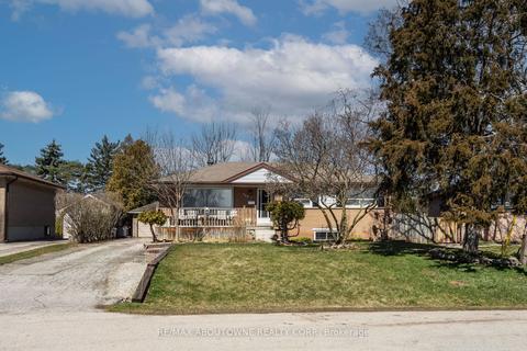 573 Valley Dr, House detached with 3 bedrooms, 2 bathrooms and 5 parking in Oakville ON | Card Image