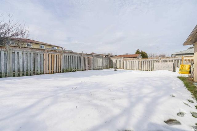 182 Archdekin Dr, House detached with 3 bedrooms, 2 bathrooms and 5 parking in Brampton ON | Image 19