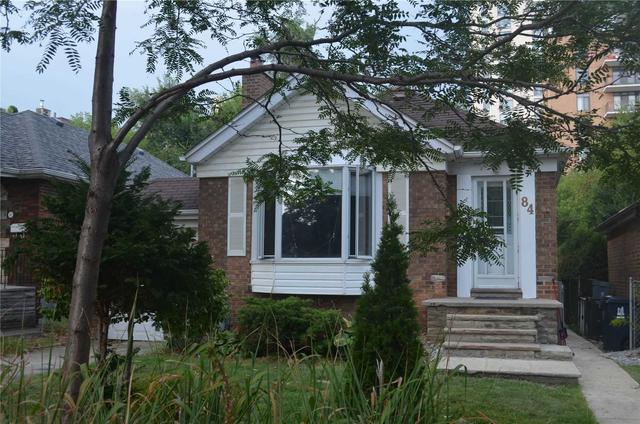 84 Fairleigh Cres, House detached with 2 bedrooms, 2 bathrooms and 3 parking in Toronto ON | Image 2
