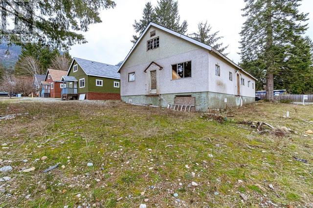 220 Macdonald Rd, Home with 12 bedrooms, 6 bathrooms and 4 parking in Lake Cowichan BC | Image 32