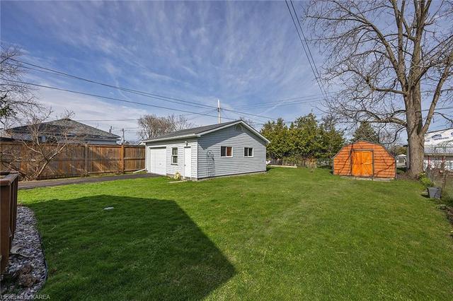 416 Garden Street, House detached with 3 bedrooms, 2 bathrooms and 7 parking in Gananoque ON | Image 38