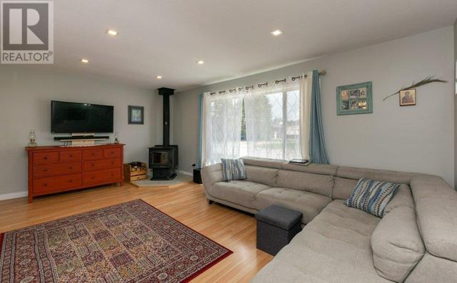 1142 Larch Avenue, House detached with 4 bedrooms, 2 bathrooms and 6 parking in Sicamous BC | Image 5