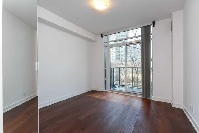 Th 6 - 2220 Lake Shore Blvd W, Condo with 2 bedrooms, 3 bathrooms and 1 parking in Toronto ON | Image 11