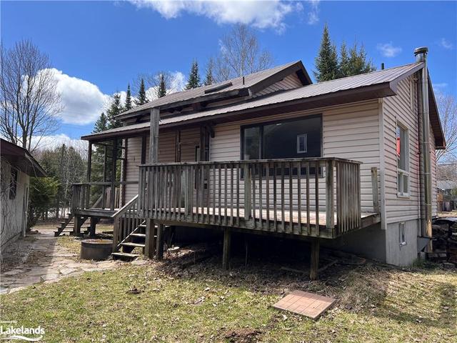 222 Town Line Road W, House detached with 2 bedrooms, 1 bathrooms and 7 parking in Huntsville ON | Image 3