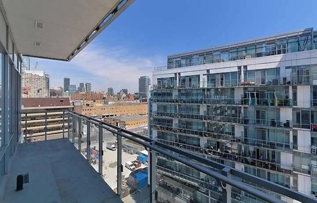 1001 - 29 Queens Quay E, Condo with 2 bedrooms, 2 bathrooms and 1 parking in Toronto ON | Image 7