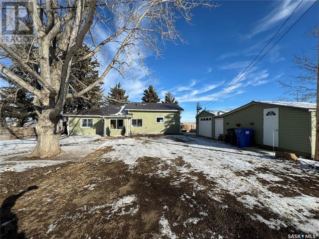 709 2nd Street, House detached with 2 bedrooms, 2 bathrooms and null parking in Chamberlain SK | Image 1
