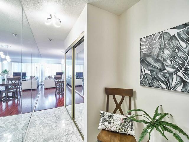 1703 - 1001 Bay St, Condo with 2 bedrooms, 2 bathrooms and 1 parking in Toronto ON | Image 19