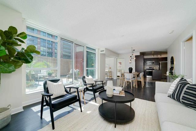 302 - 525 Wilson Ave, Condo with 2 bedrooms, 2 bathrooms and 1 parking in Toronto ON | Image 5