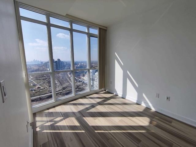 4010 - 21 Iceboat Terr, Condo with 1 bedrooms, 1 bathrooms and 1 parking in Toronto ON | Image 8