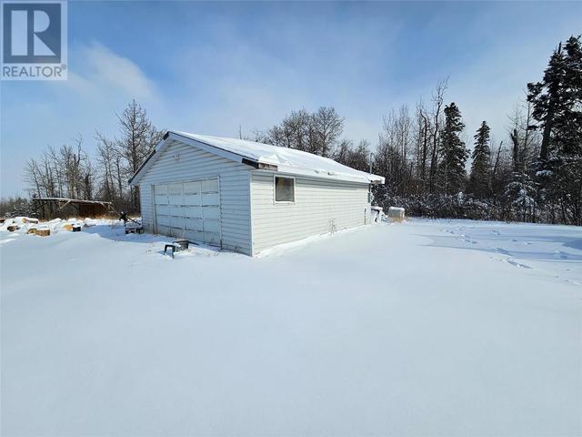 3450 Spruce Road, House other with 4 bedrooms, 1 bathrooms and 2 parking in Peace River E BC | Image 3