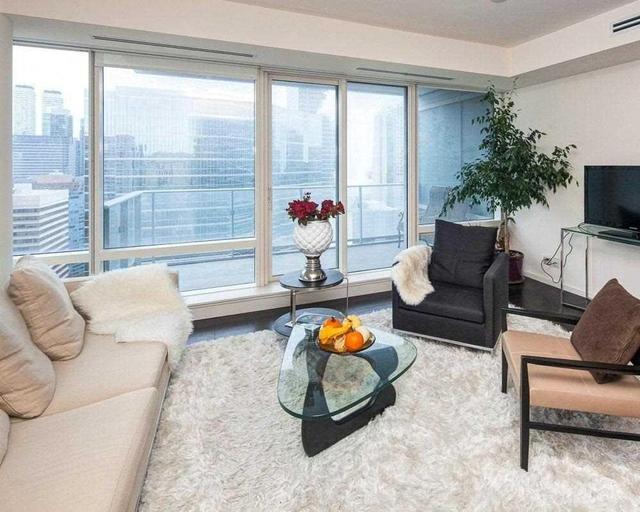 2909 - 180 University Ave, Condo with 2 bedrooms, 3 bathrooms and 1 parking in Toronto ON | Image 2