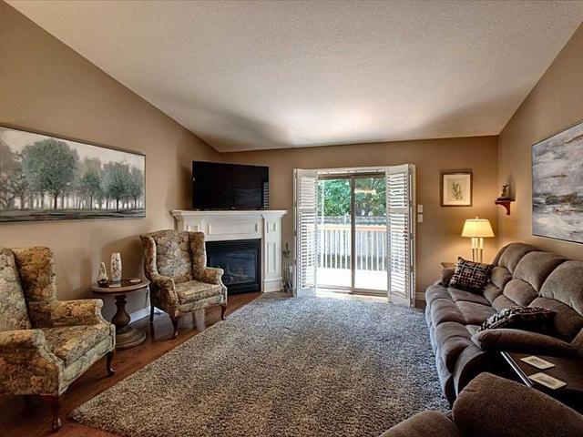 14 - 15 Cobden Crt, Townhouse with 1 bedrooms, 2 bathrooms and 2 parking in Brantford ON | Image 12