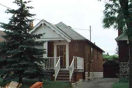 363 Winnett Ave, House detached with 2 bedrooms, 2 bathrooms and 3 parking in Toronto ON | Image 1