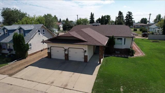315 5 Avenue W, House detached with 6 bedrooms, 3 bathrooms and 5 parking in Hanna AB | Image 1