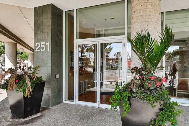 202 - 251 Queens Quay W, Condo with 2 bedrooms, 2 bathrooms and 1 parking in Toronto ON | Image 16
