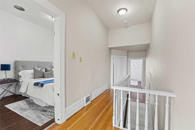 211 Shaw St, House semidetached with 3 bedrooms, 2 bathrooms and 2 parking in Toronto ON | Image 26