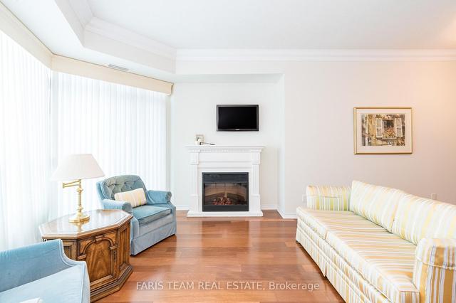 504 - 37 Ellen St, Condo with 2 bedrooms, 2 bathrooms and 1 parking in Barrie ON | Image 2