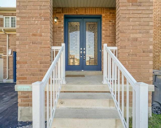 388 Royal West Dr, House semidetached with 3 bedrooms, 3 bathrooms and 3 parking in Brampton ON | Image 34