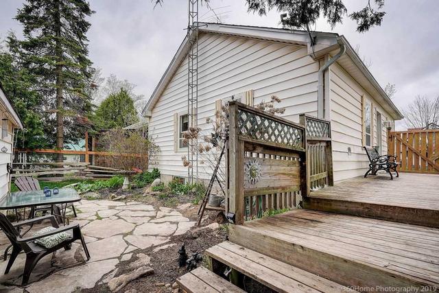 7 Dundas St E, House detached with 2 bedrooms, 1 bathrooms and 2 parking in Erin ON | Image 17