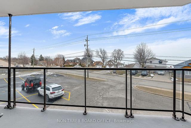 109 Robson Rd, Condo with 2 bedrooms, 2 bathrooms and 2 parking in Leamington ON | Image 13