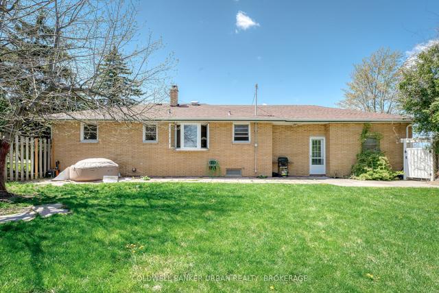 7897 Howard Ave, House detached with 3 bedrooms, 1 bathrooms and 7 parking in Amherstburg ON | Image 24