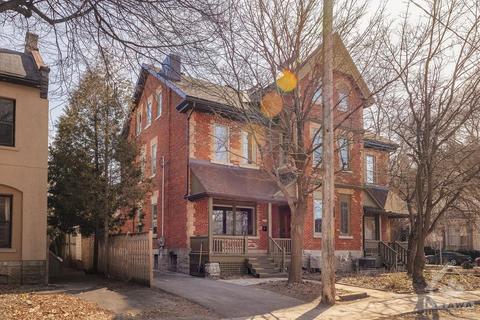 252 Daly Avenue, Townhouse with 4 bedrooms, 4 bathrooms and 3 parking in Ottawa ON | Card Image