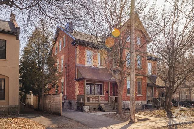 252 Daly Avenue, Townhouse with 4 bedrooms, 4 bathrooms and 3 parking in Ottawa ON | Image 1