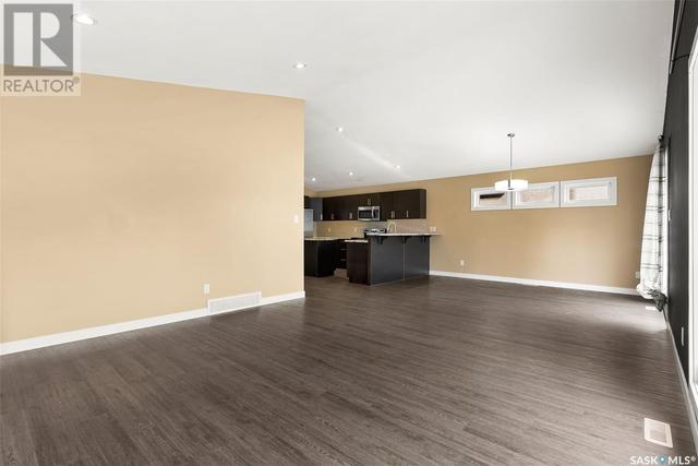 8704 Kestral Drive, House detached with 5 bedrooms, 3 bathrooms and null parking in Regina SK | Image 7