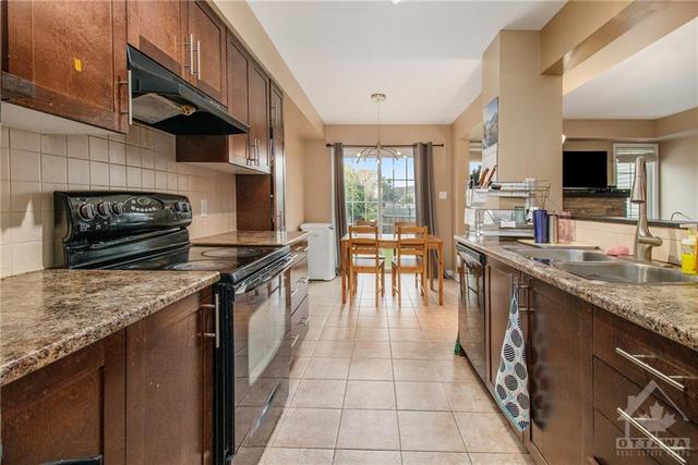 402 Ashbourne Crescent, Townhouse with 3 bedrooms, 3 bathrooms and 3 parking in Ottawa ON | Image 6