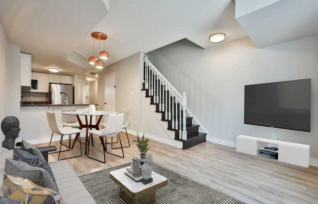 2 - 10 Turntable Cres, Townhouse with 3 bedrooms, 2 bathrooms and 1 parking in Toronto ON | Image 1