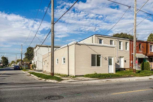 106 Olive Ave, House attached with 2 bedrooms, 1 bathrooms and 2 parking in Oshawa ON | Image 12