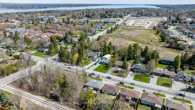 212 Huronia Rd, House detached with 3 bedrooms, 2 bathrooms and 4 parking in Barrie ON | Image 21