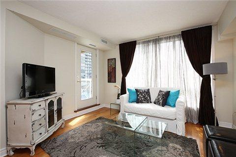 808 - 100 Hayden St, Condo with 1 bedrooms, 1 bathrooms and 1 parking in Toronto ON | Image 1