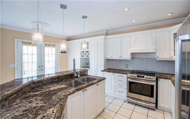 22 Summer Valley Dr, House detached with 4 bedrooms, 4 bathrooms and 4 parking in Brampton ON | Image 6