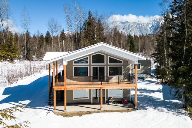 441 Galena Shores Drive, House detached with 5 bedrooms, 3 bathrooms and null parking in Columbia Shuswap B BC | Image 33