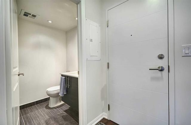 716 - 400 Adelaide St E, Condo with 1 bedrooms, 2 bathrooms and 1 parking in Toronto ON | Image 2